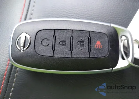 2025 Nissan Kicks Sr Intelligent Awd z USA, uszkodzony, nr VIN 3N8AP6DD8SL377007